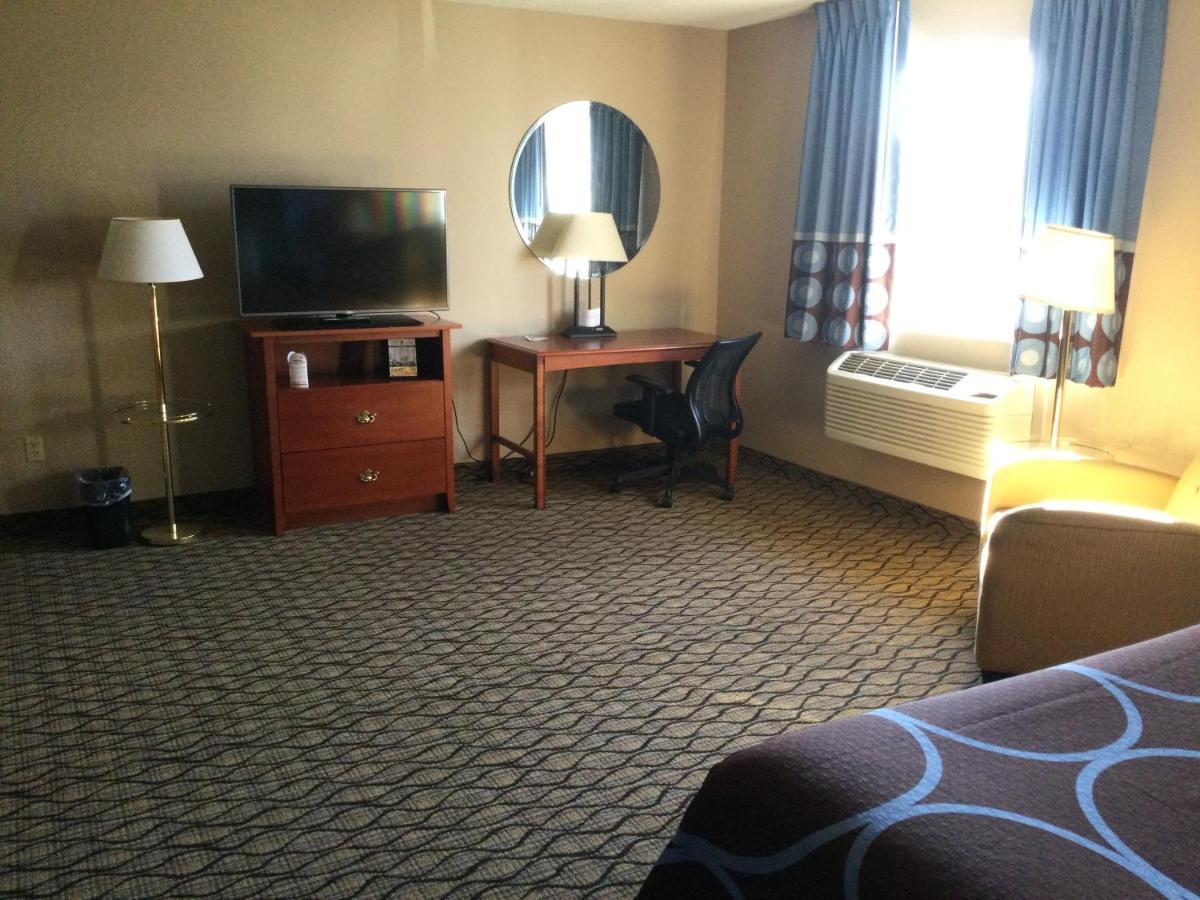 Super 8 By Wyndham Adrian Hotel Luaran gambar