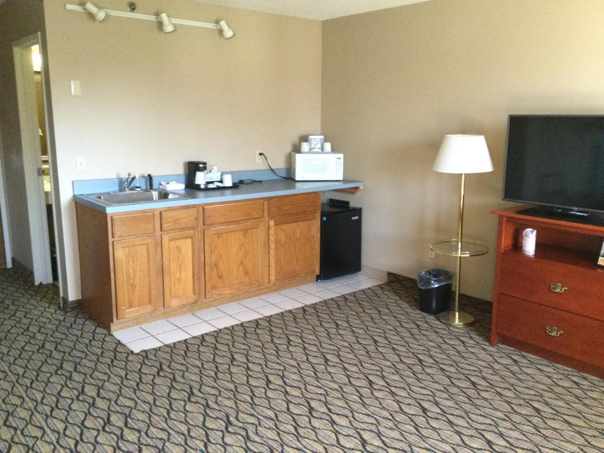Super 8 By Wyndham Adrian Hotel Luaran gambar
