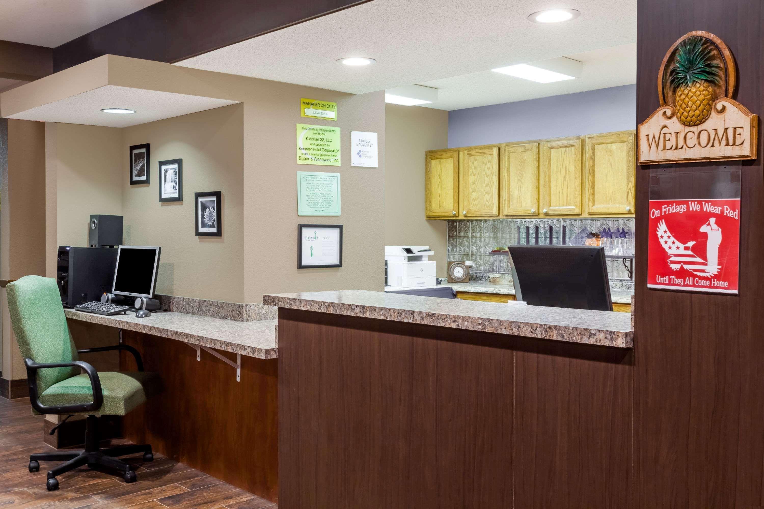 Super 8 By Wyndham Adrian Hotel Luaran gambar