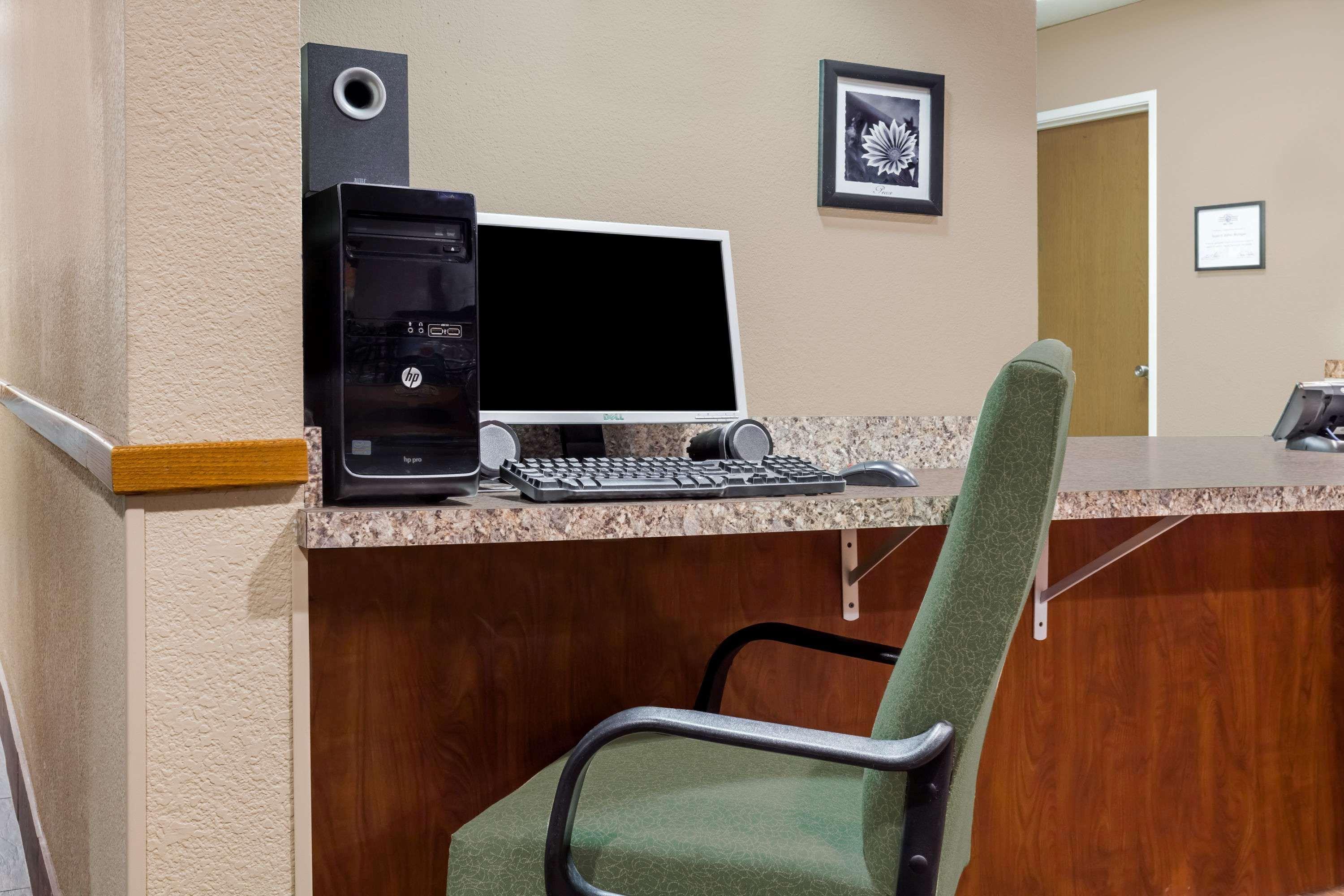 Super 8 By Wyndham Adrian Hotel Luaran gambar