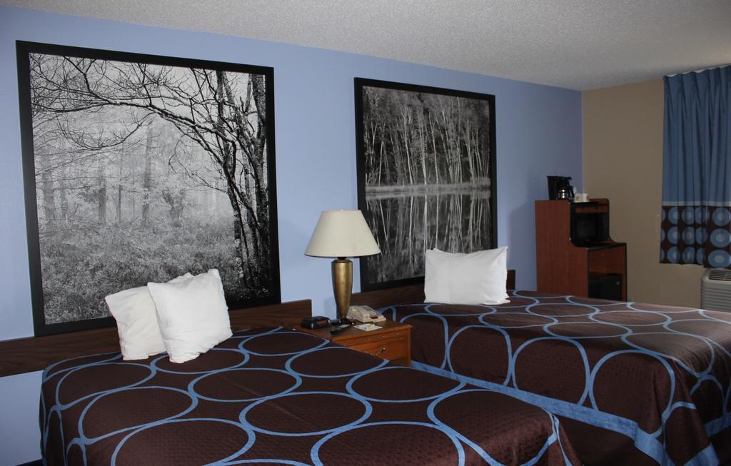 Super 8 By Wyndham Adrian Hotel Luaran gambar